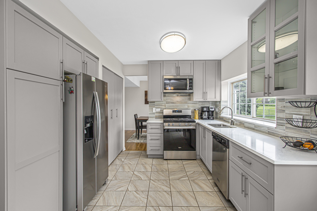 635 W Paddock Drive