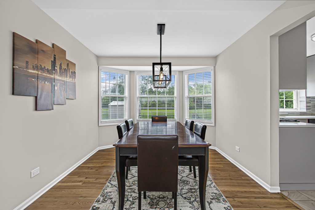 635 W Paddock Drive