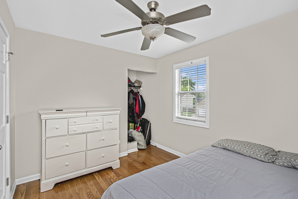 635 W Paddock Drive