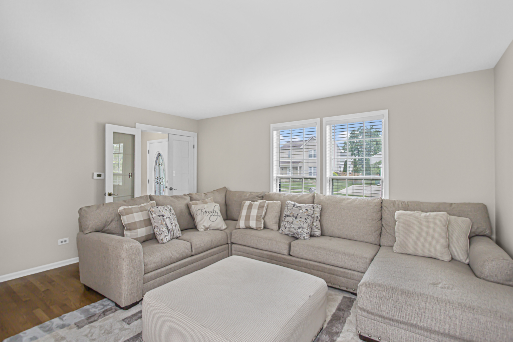 635 W Paddock Drive