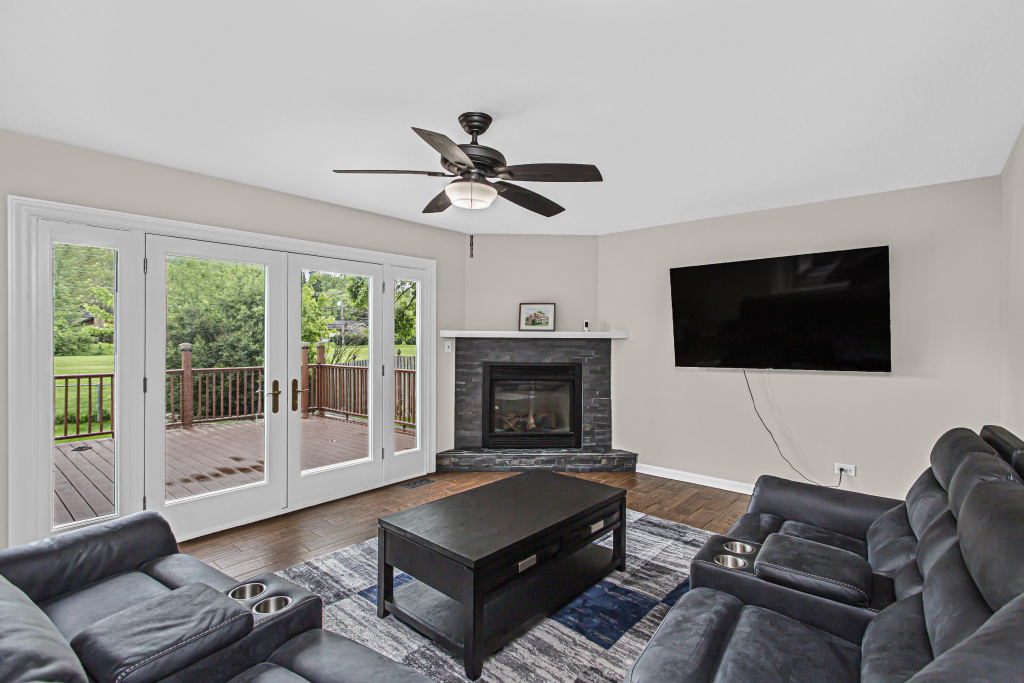 635 W Paddock Drive