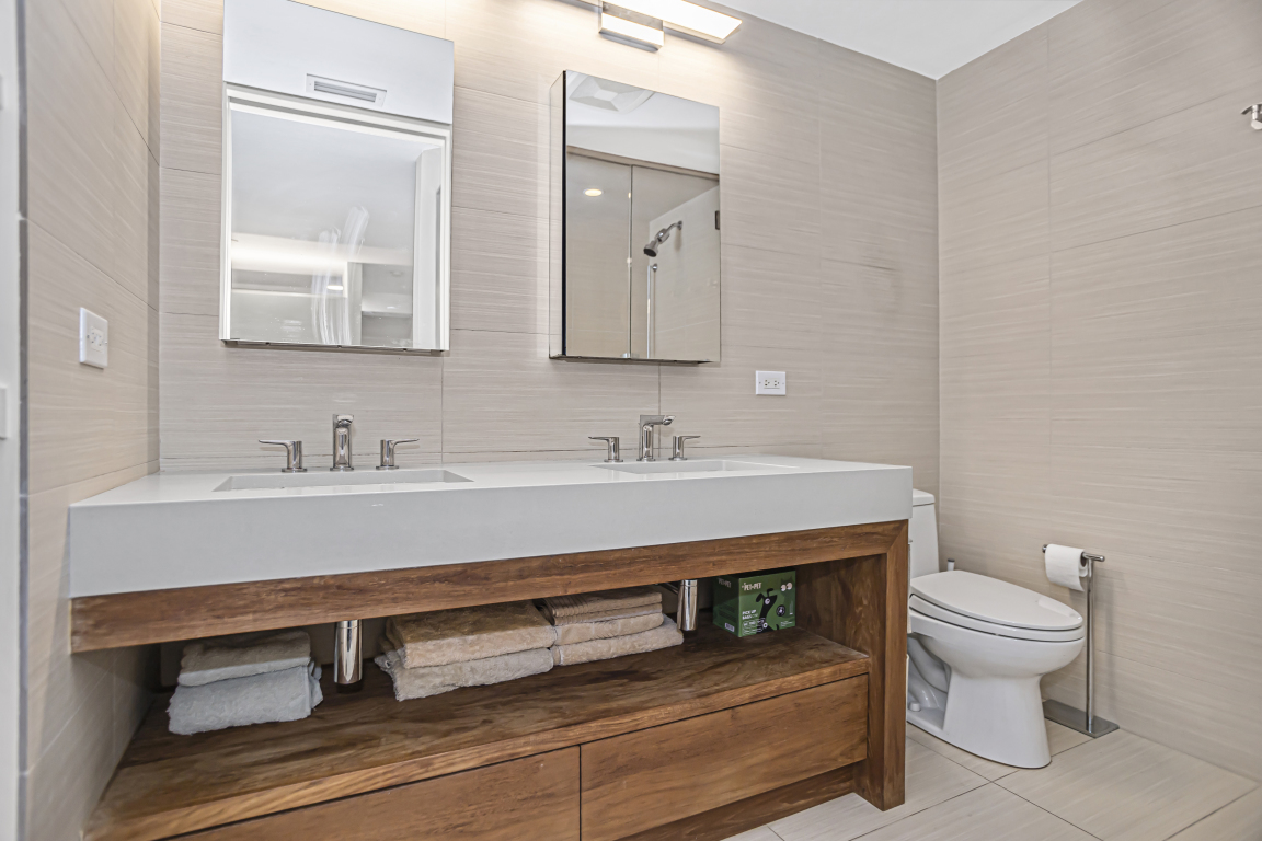 1508 Hinman Avenue Unit: 2B
