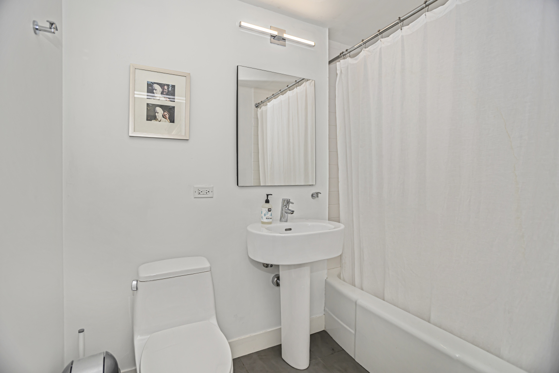 1508 Hinman Avenue Unit: 2B