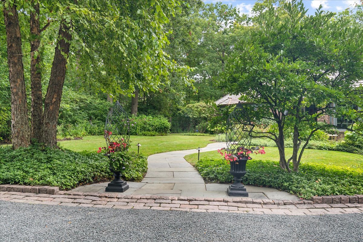 1213 Turicum Road