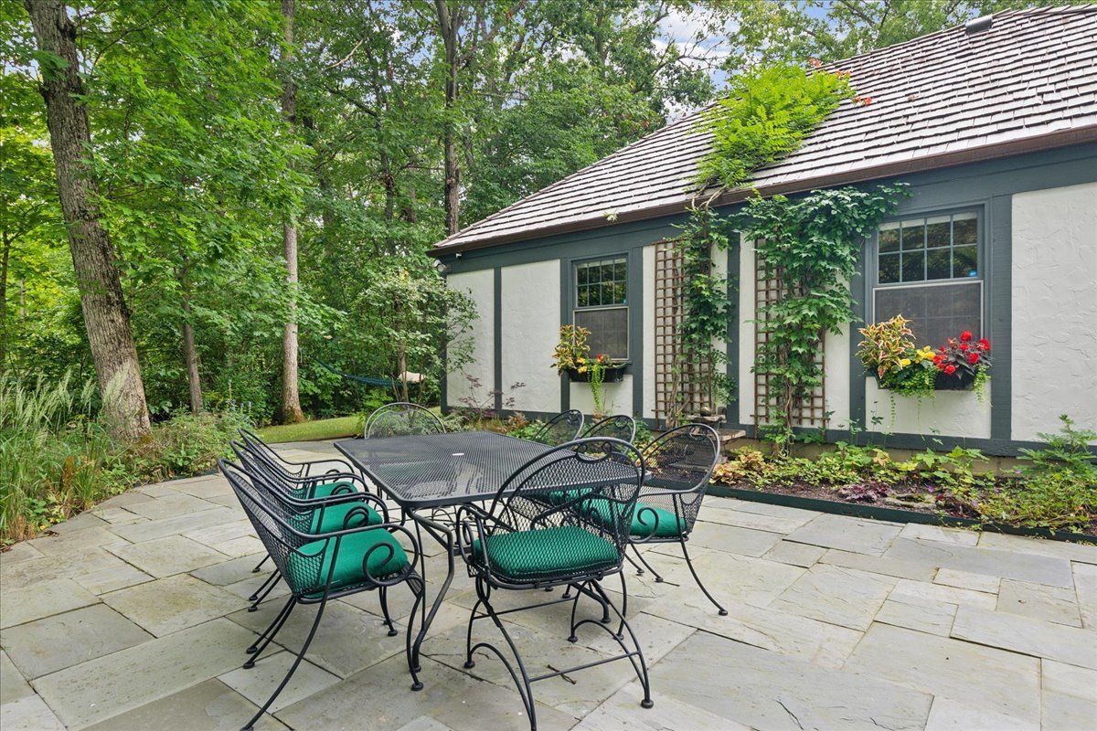 1213 Turicum Road