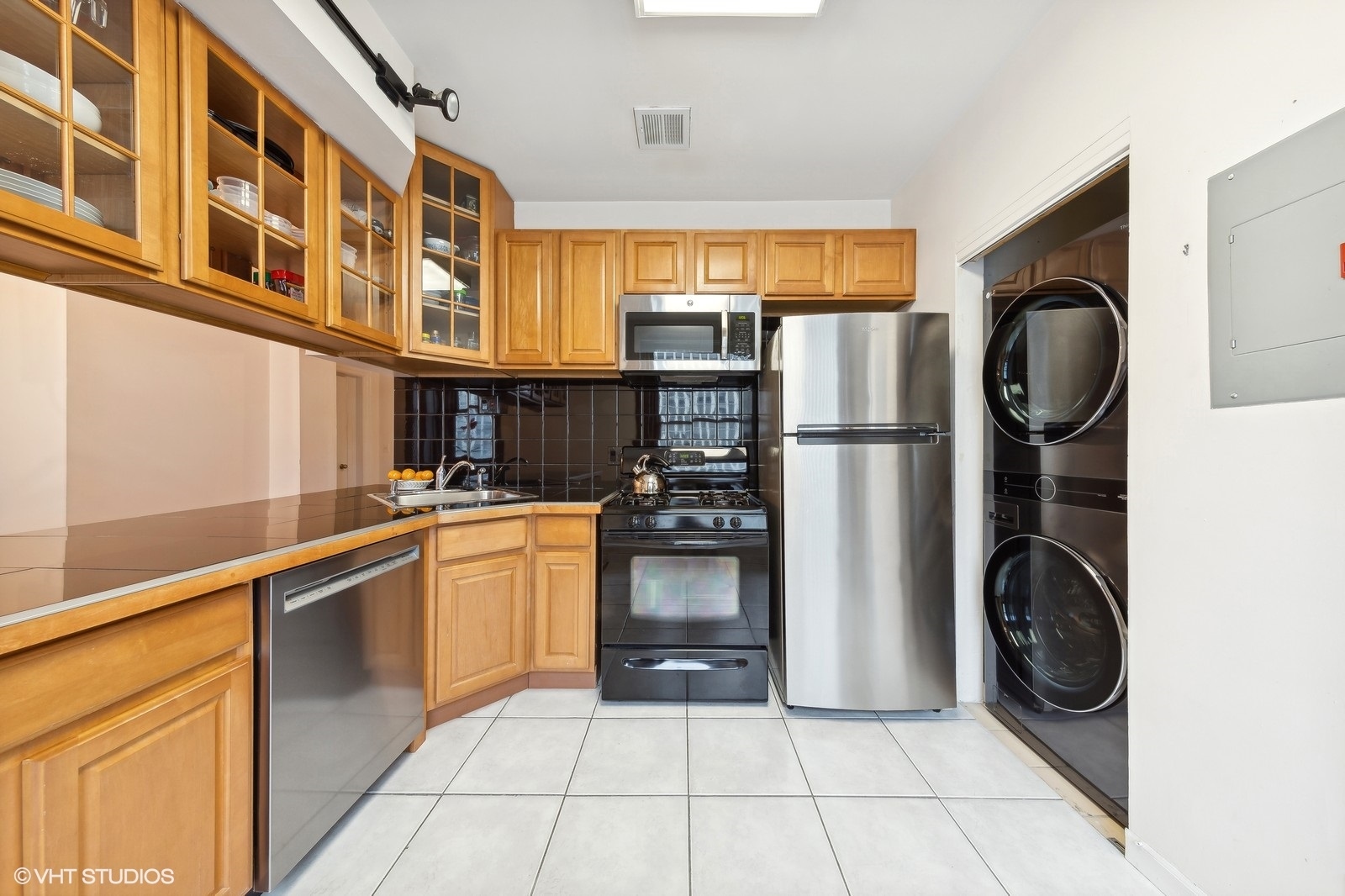 559 W Surf Street Unit: 304