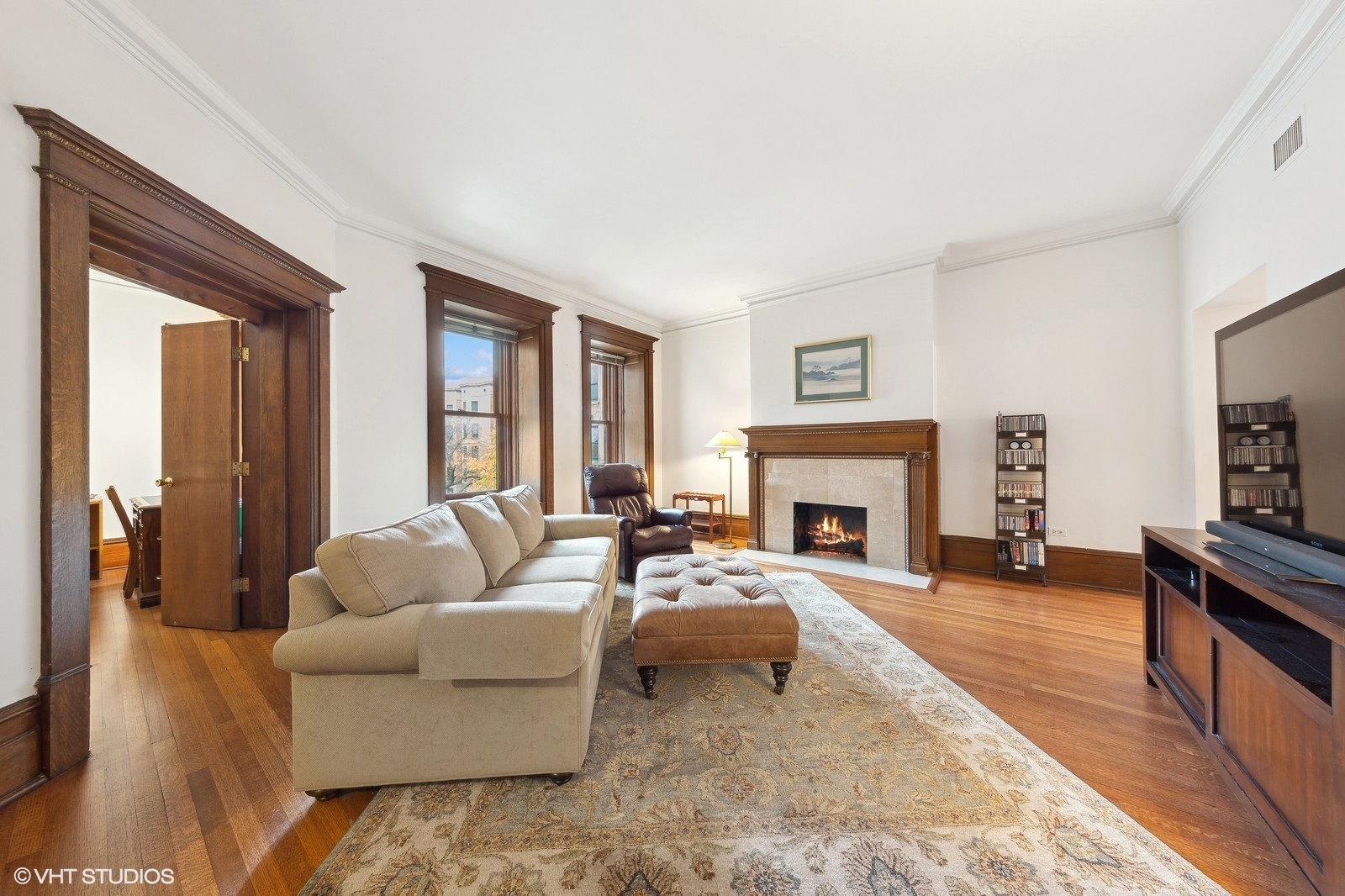 559 W Surf Street Unit: 304