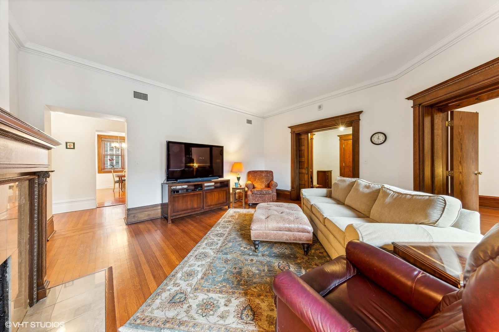 559 W Surf Street Unit: 304