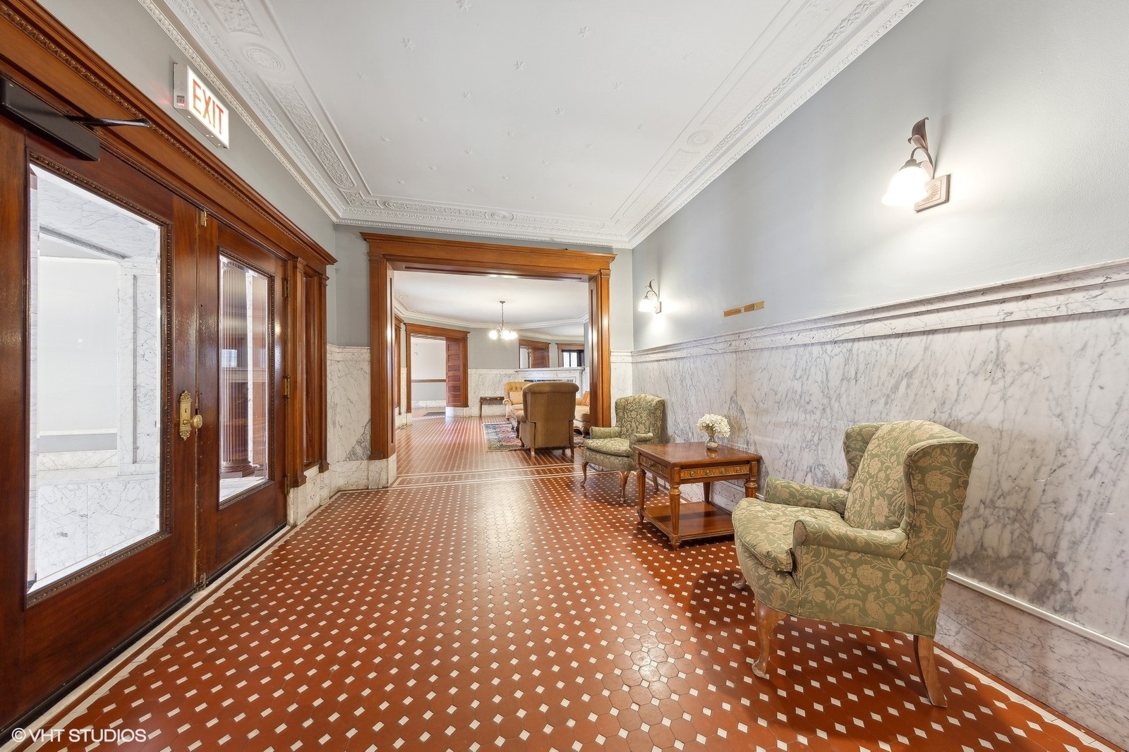 559 W Surf Street Unit: 304