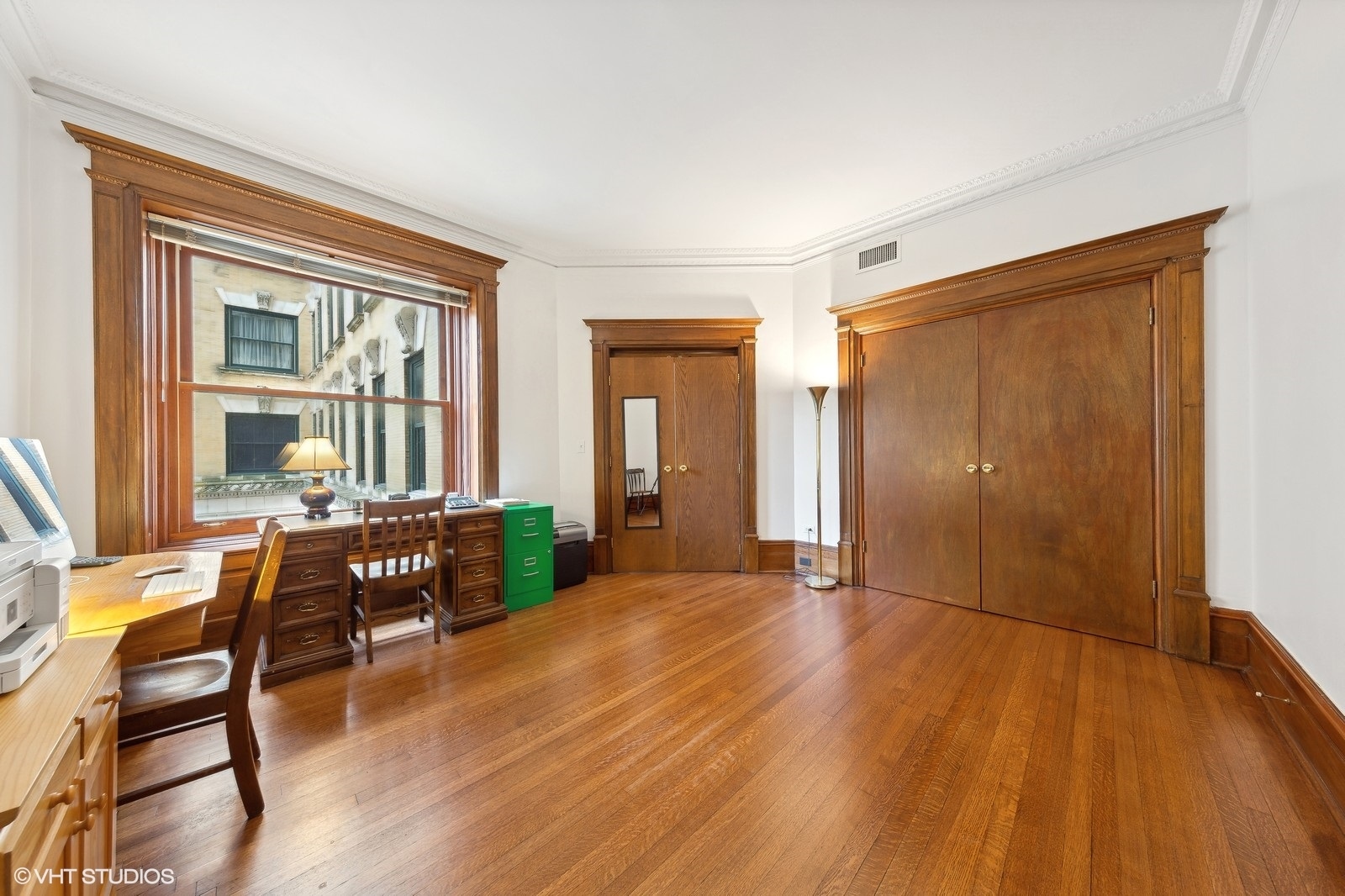 559 W Surf Street Unit: 304