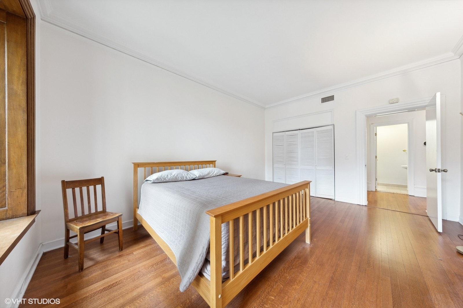 559 W Surf Street Unit: 304