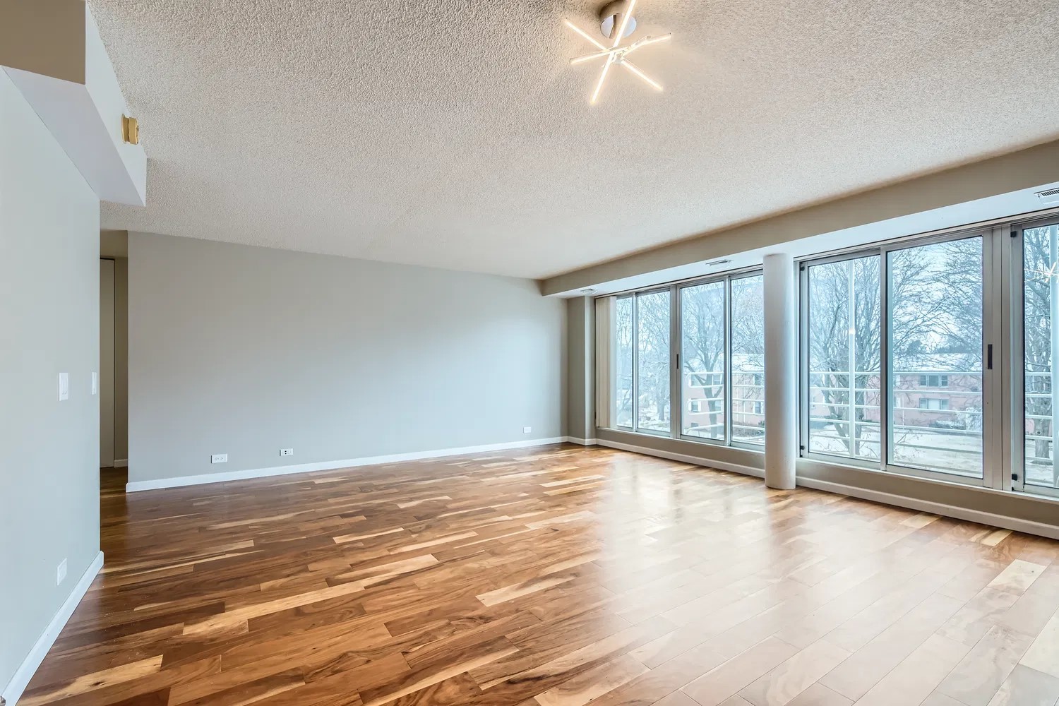 2555 Gross Point Road Unit: 300