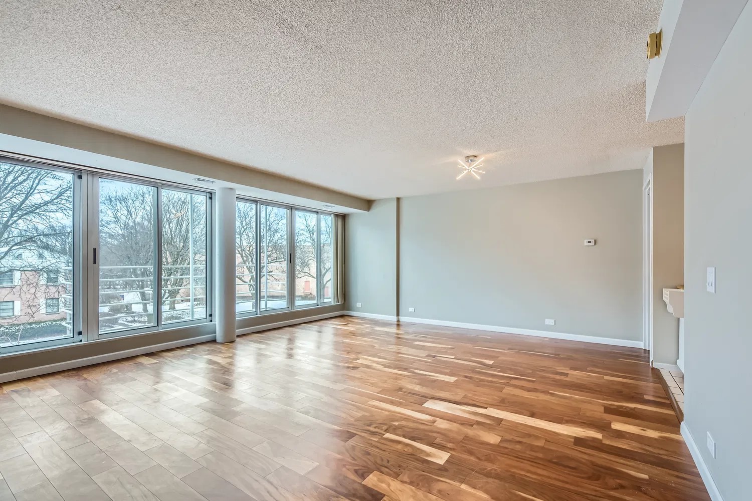 2555 Gross Point Road Unit: 300