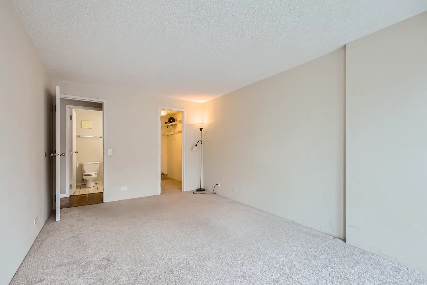 2555 Gross Point Road Unit: 300
