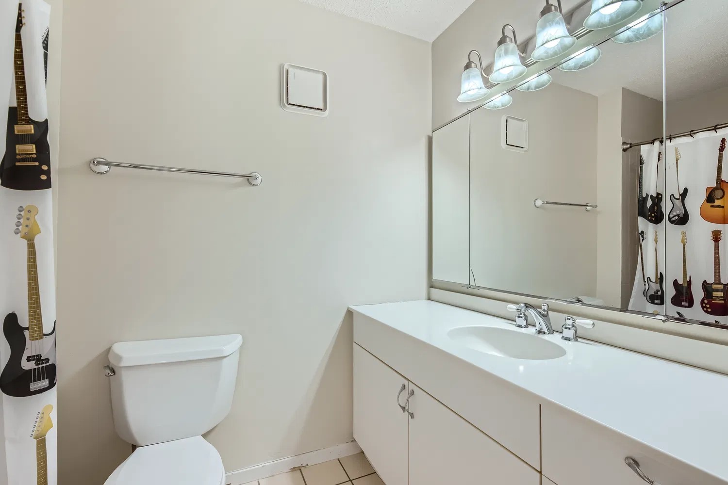 2555 Gross Point Road Unit: 300