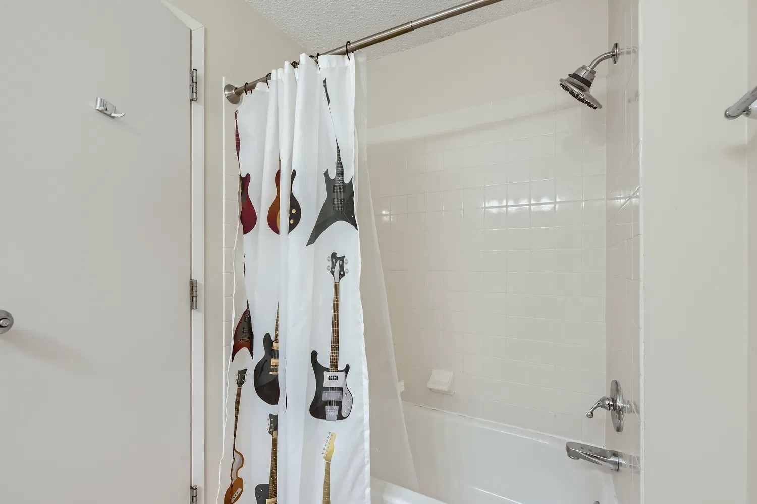2555 Gross Point Road Unit: 300