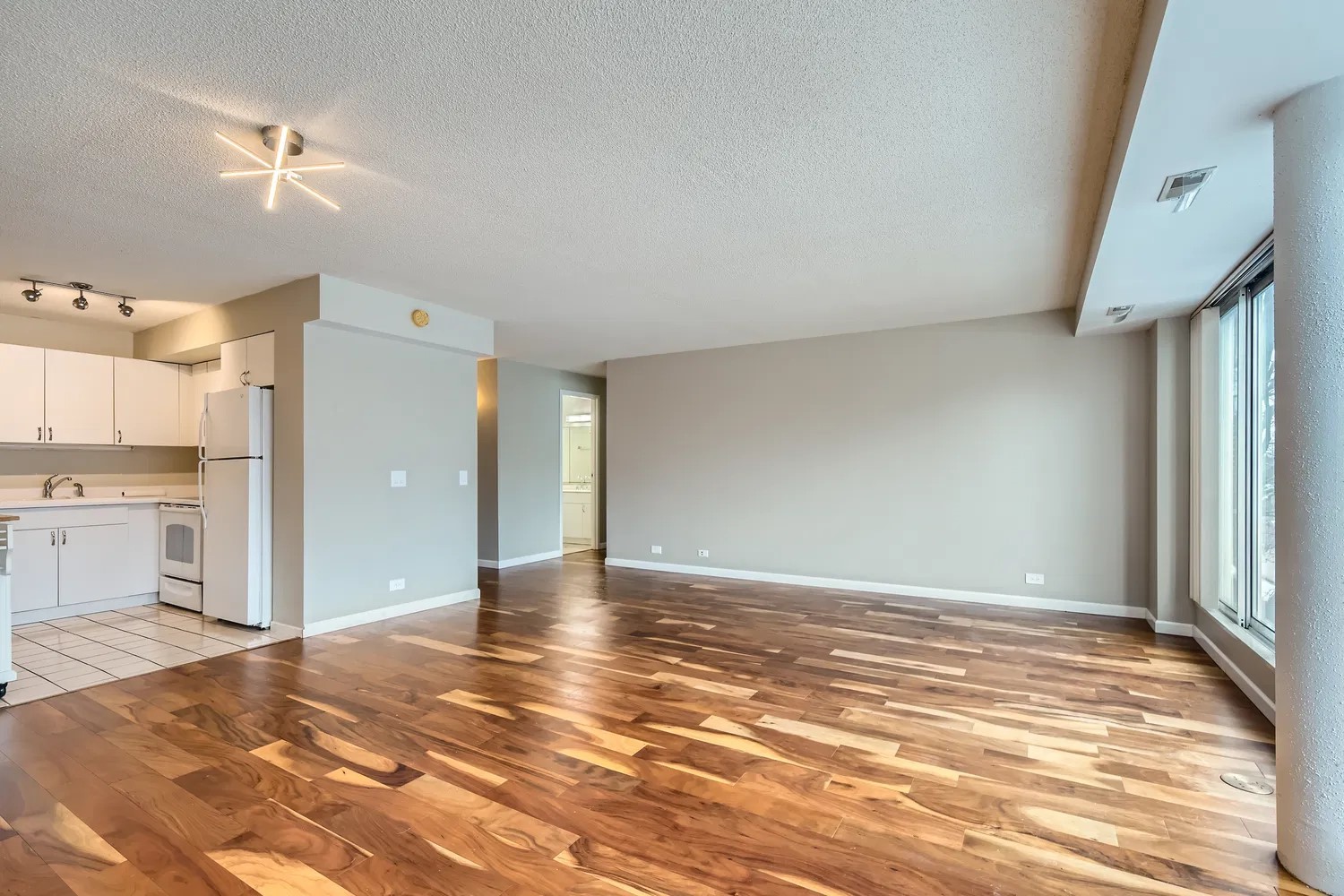 2555 Gross Point Road Unit: 300
