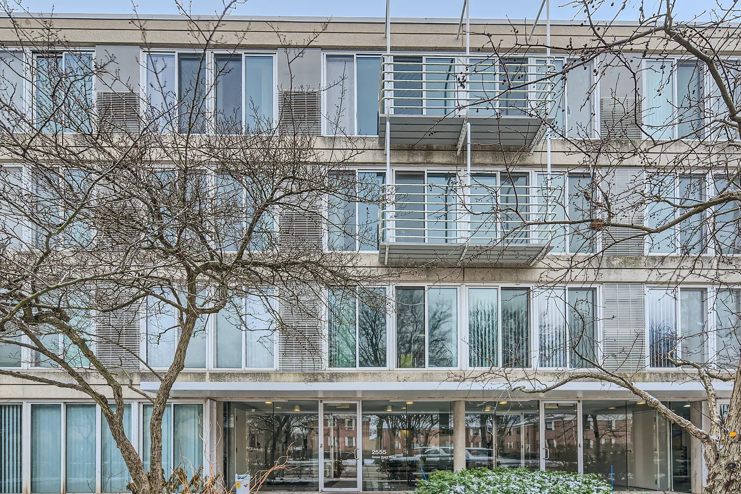 2555 Gross Point Road Unit: 300