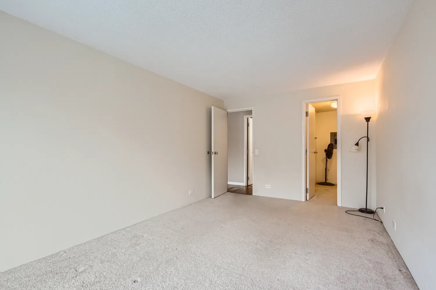 2555 Gross Point Road Unit: 300