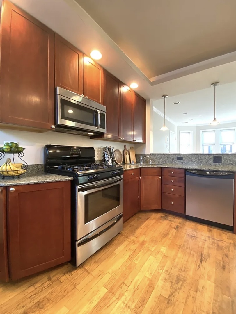 7062 N Wolcott Avenue Unit: 3