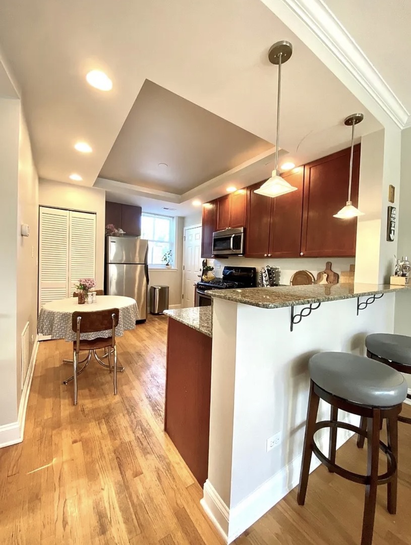 7062 N Wolcott Avenue Unit: 3