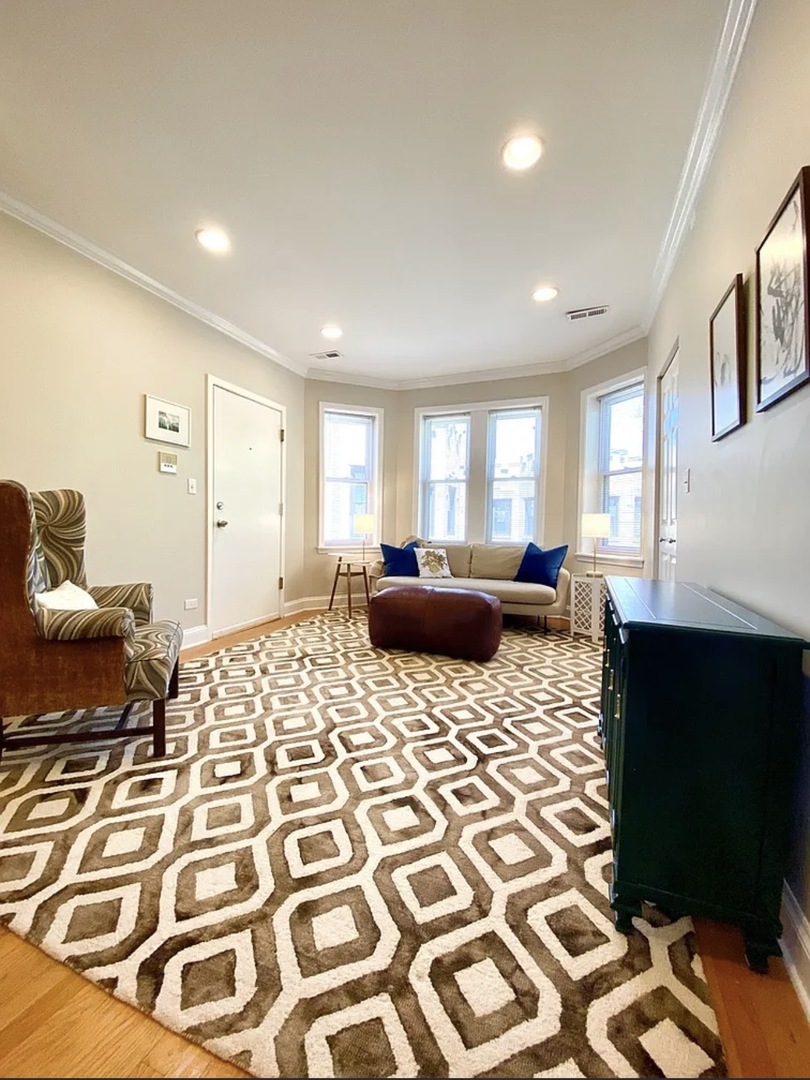 7062 N Wolcott Avenue Unit: 3