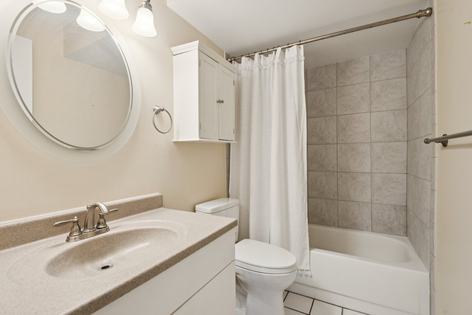 2555 Gross Point Road Unit: 101
