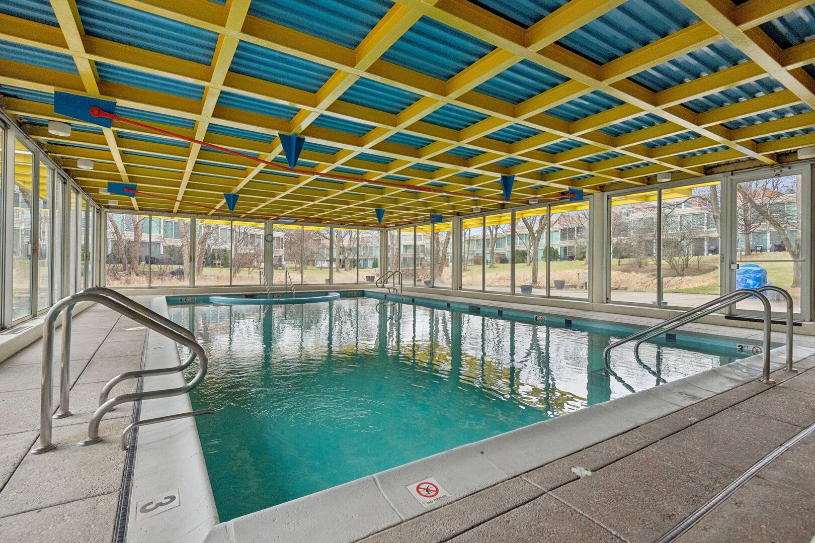 2555 Gross Point Road Unit: 101