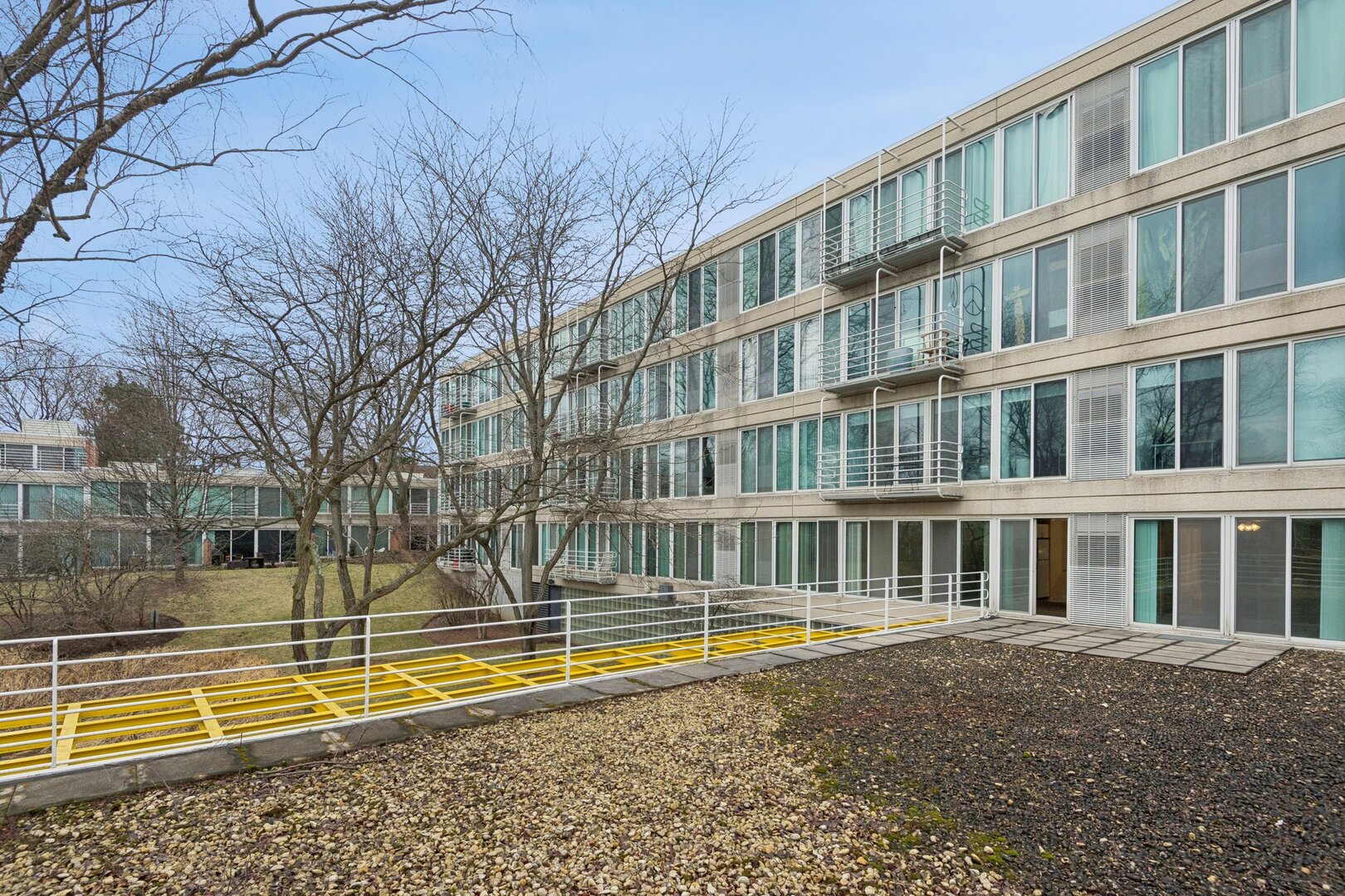 2555 Gross Point Road Unit: 101