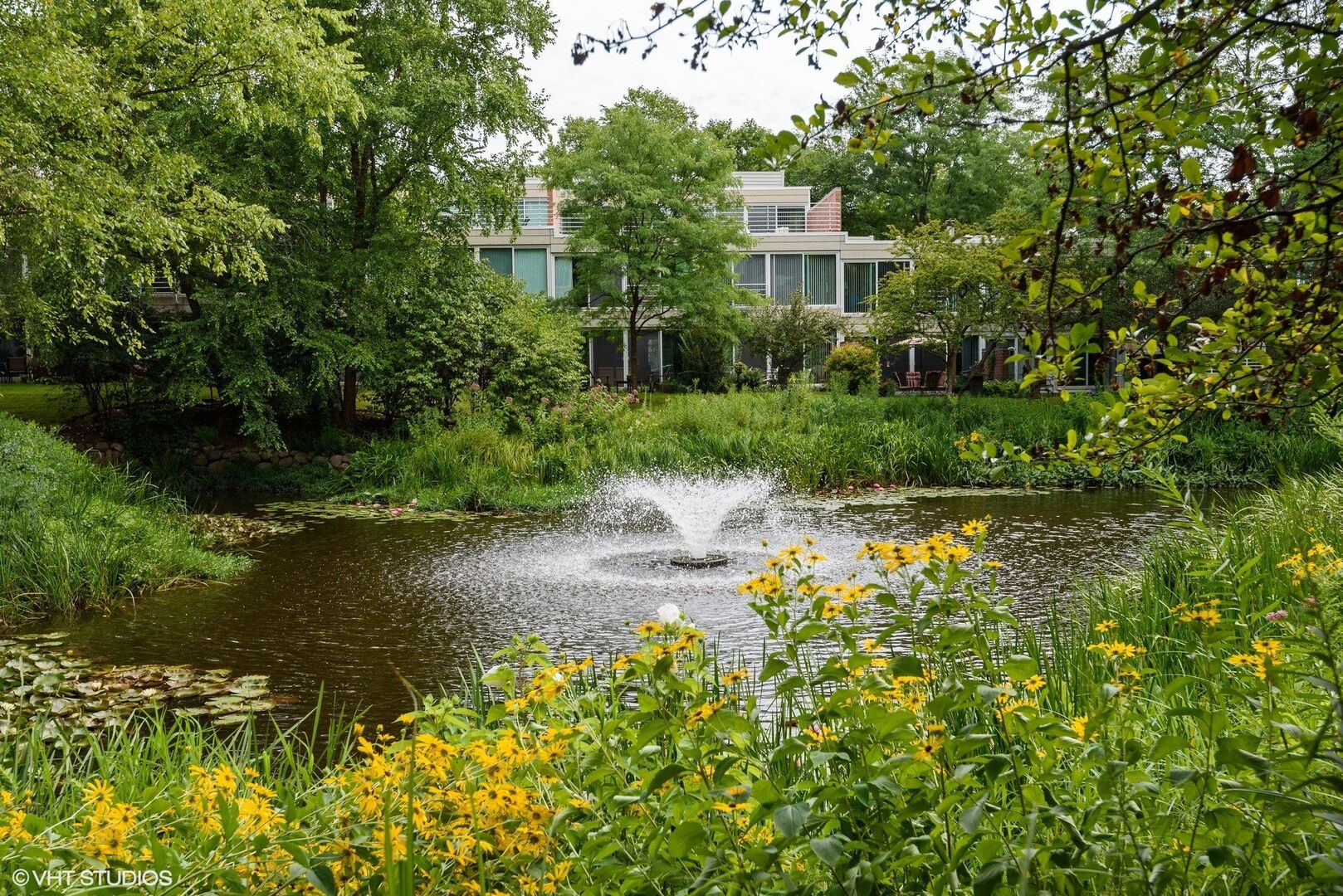 2555 Gross Point Road Unit: 101