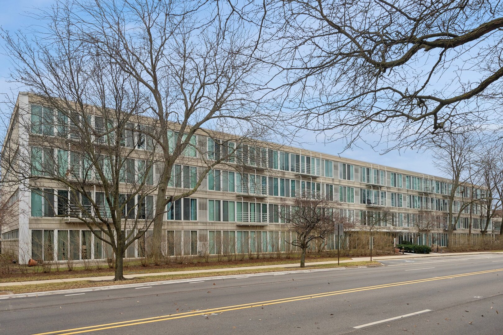 2555 Gross Point Road Unit: 101