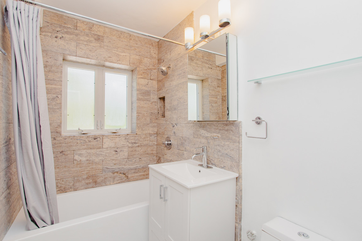2611 Central Street Unit: 3