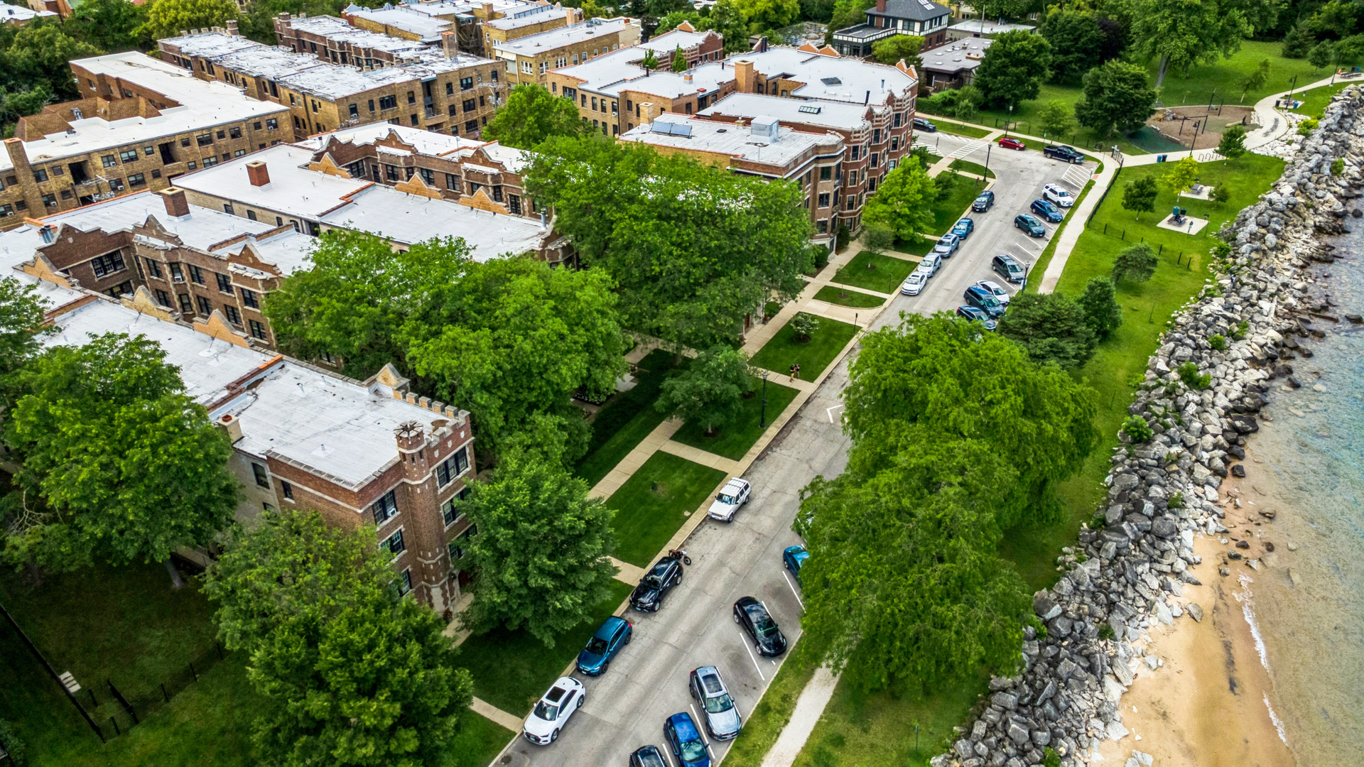 598 Sheridan Square Unit: 2W