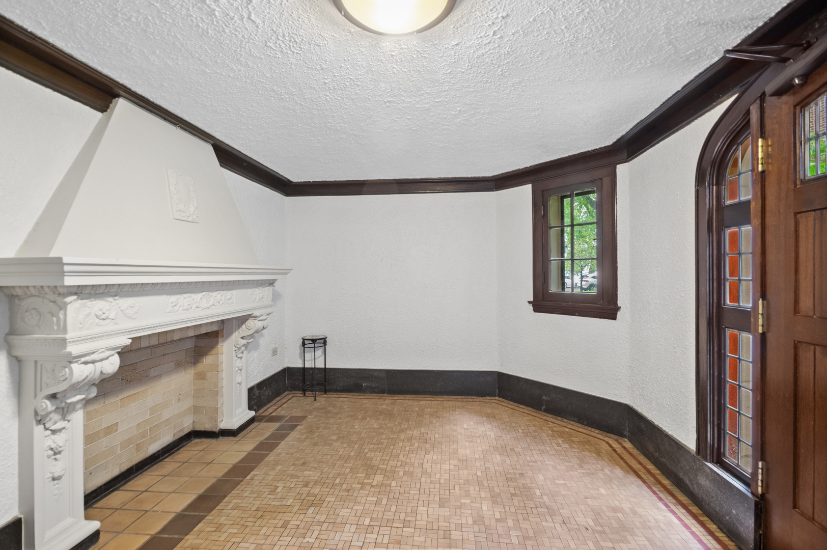 598 Sheridan Square Unit: 2W