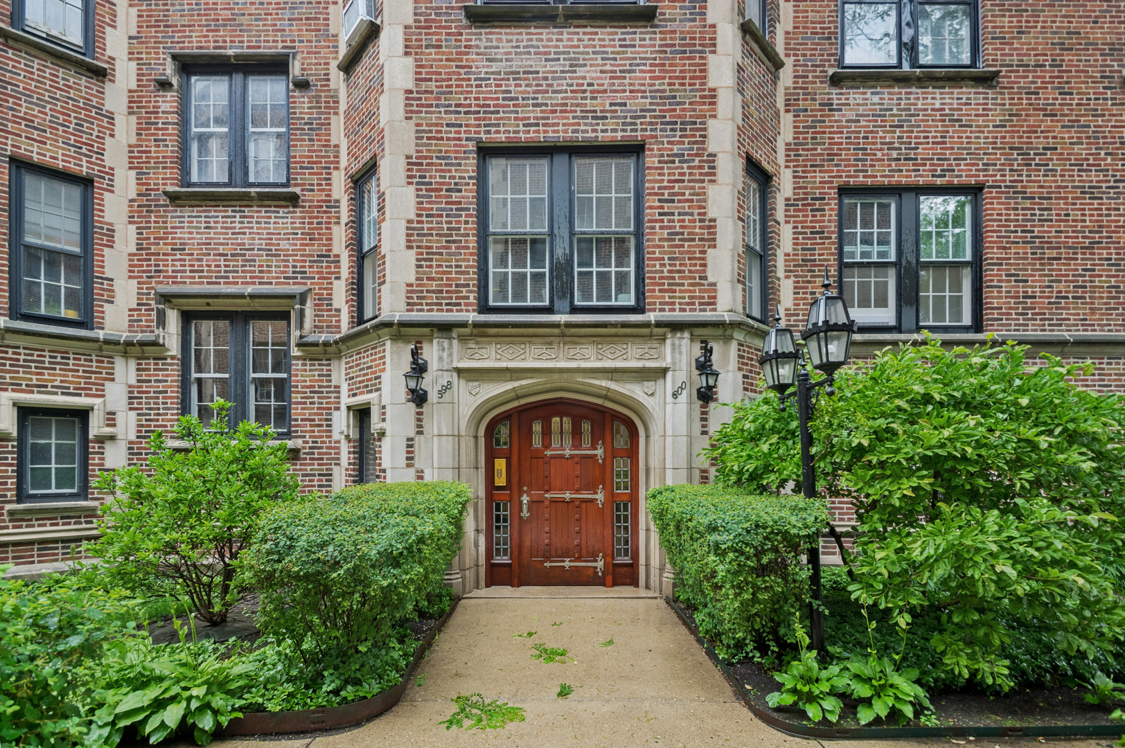 598 Sheridan Square Unit: 2W