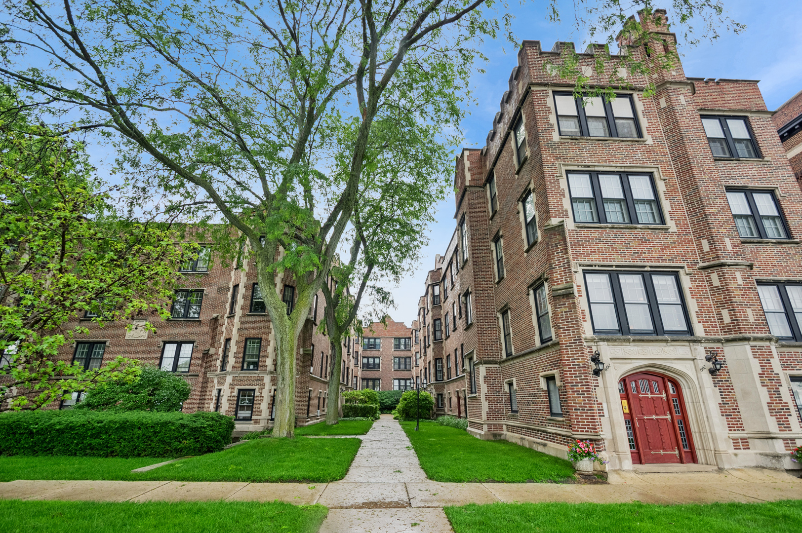598 Sheridan Square Unit: 2W