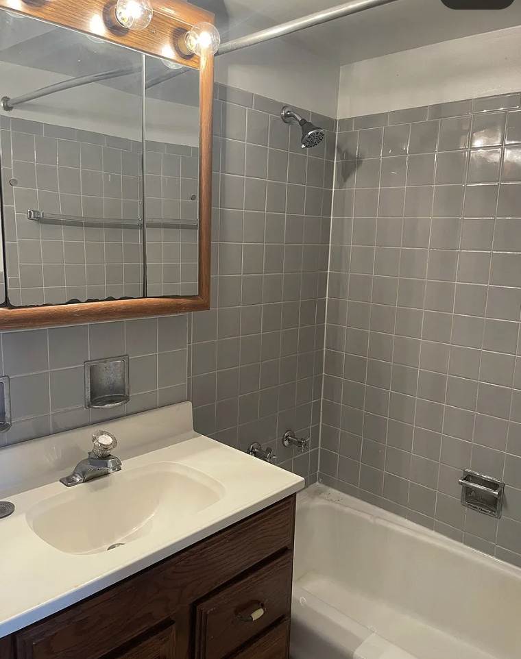 2906 Central Street Unit: B