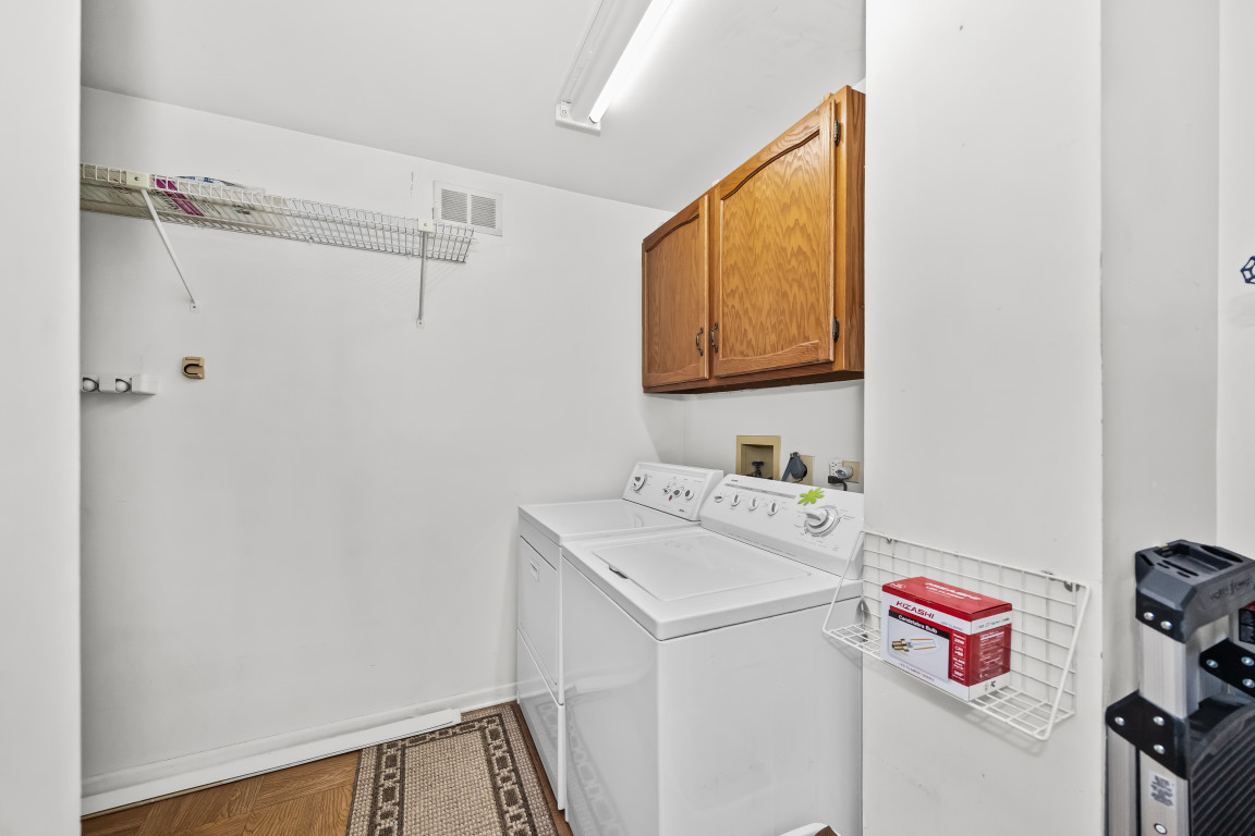 609 Edinburgh Lane Unit: B