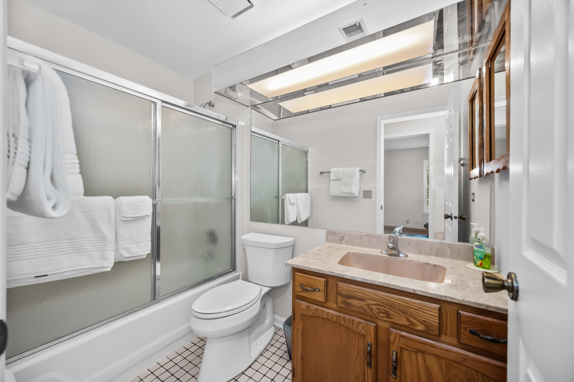 609 Edinburgh Lane Unit: B