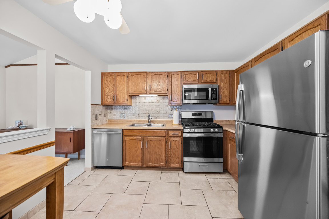 609 Edinburgh Lane Unit: B