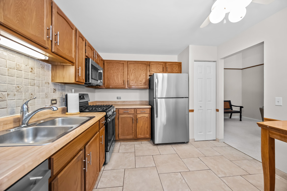 609 Edinburgh Lane Unit: B