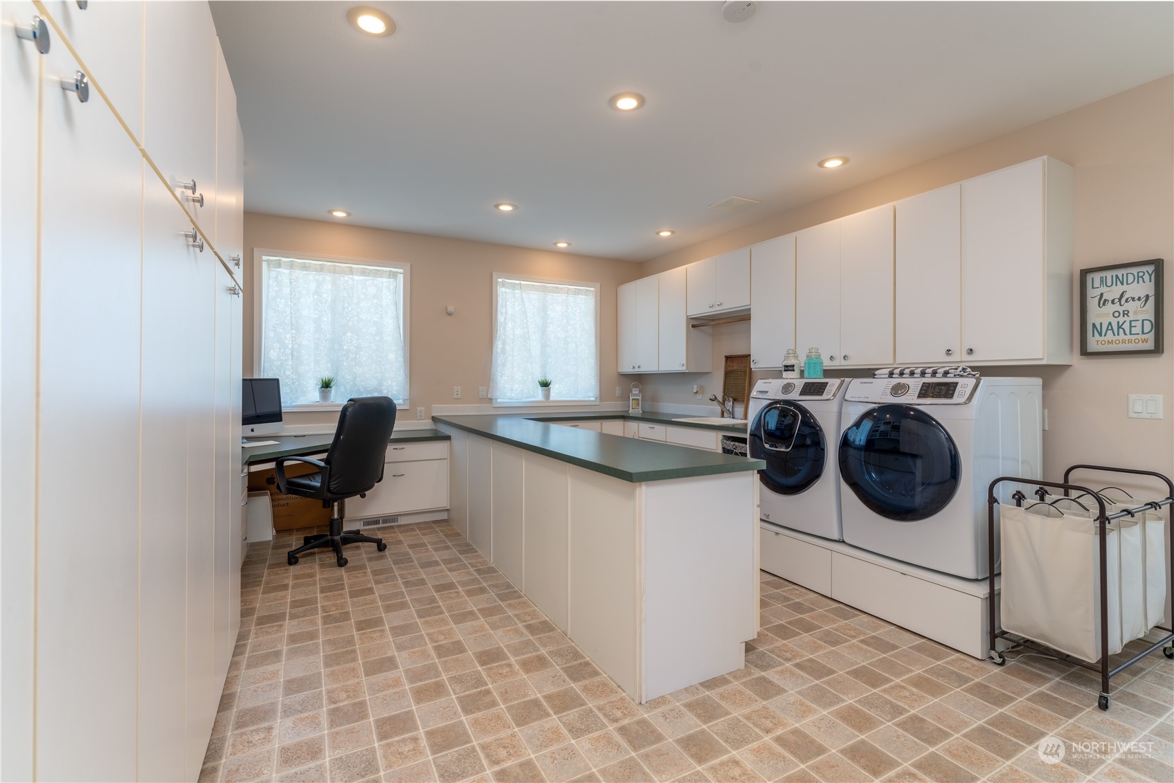 900 Loop Avenue