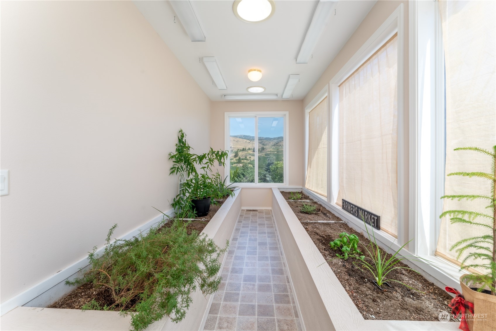 900 Loop Avenue