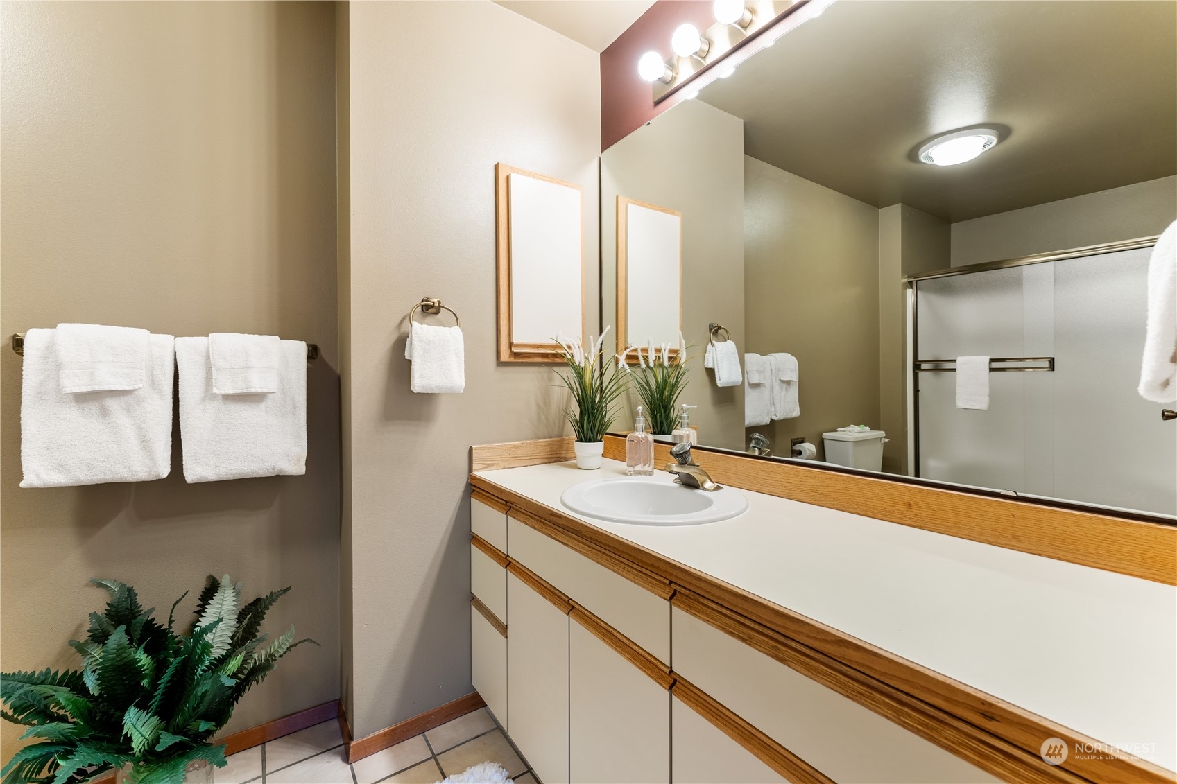 100 Lk Chelan Shores Drive Unit: 19-5