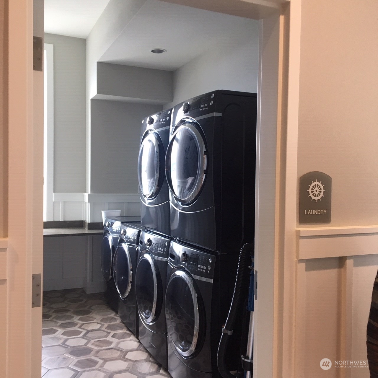 1350 W Woodin Avenue Unit: E18