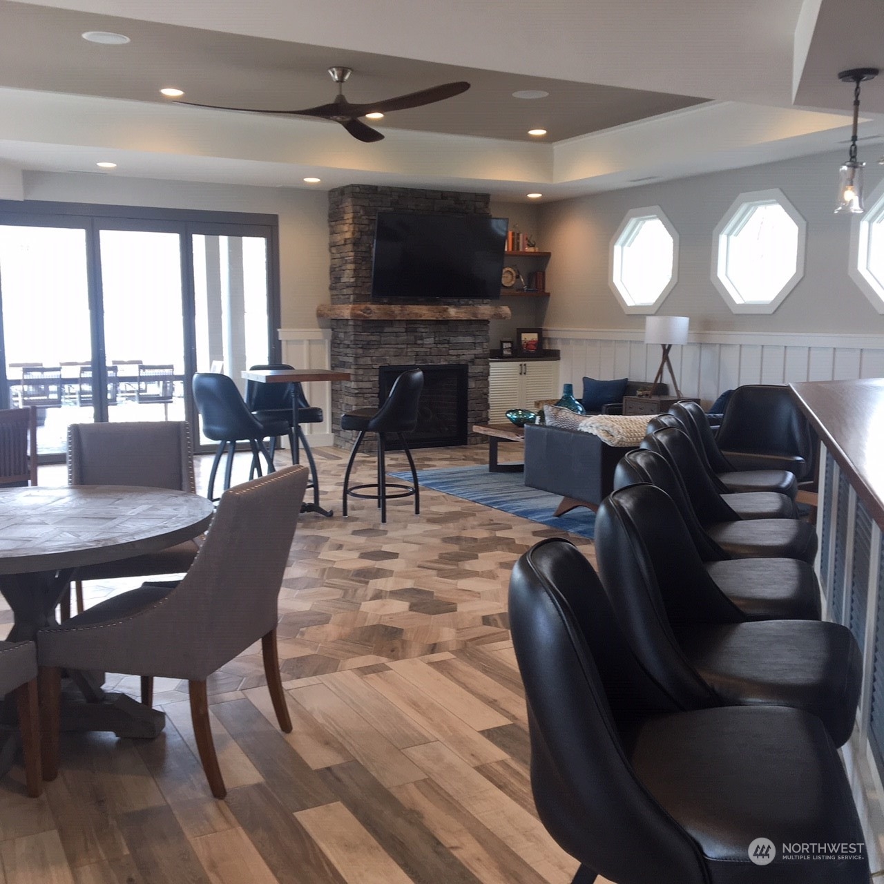 1350 W Woodin Avenue Unit: E18