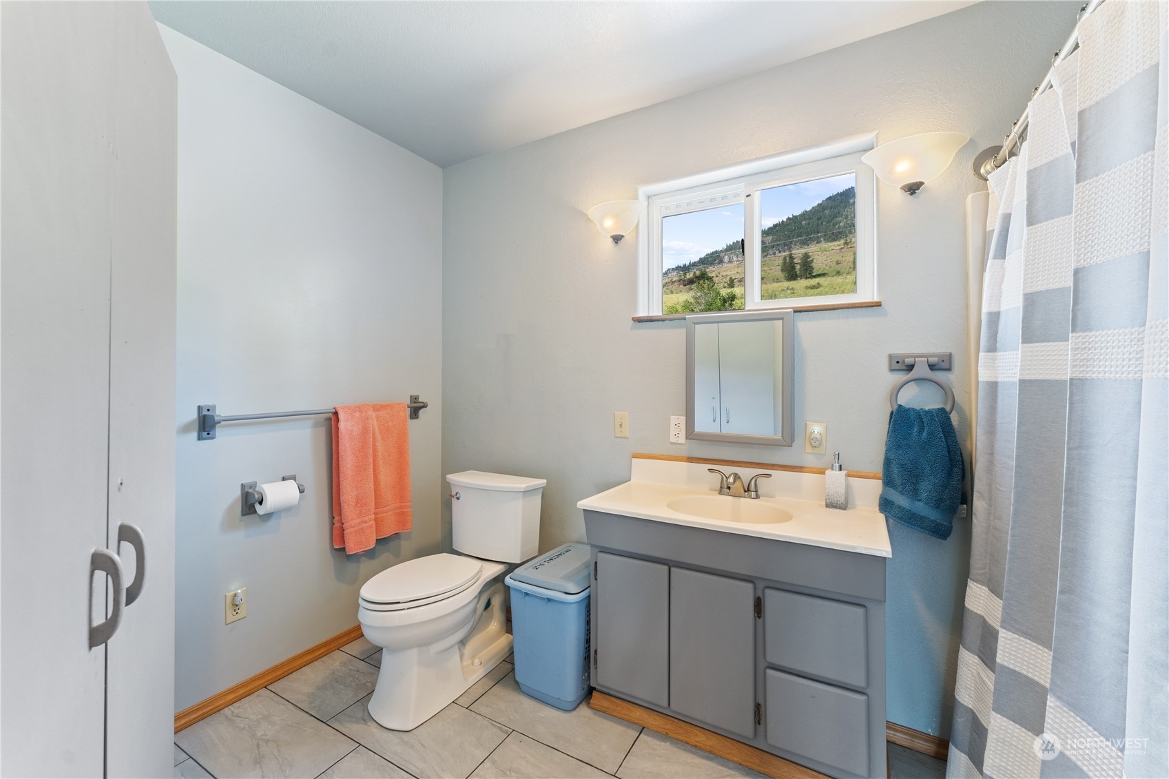 86 Foothill Way