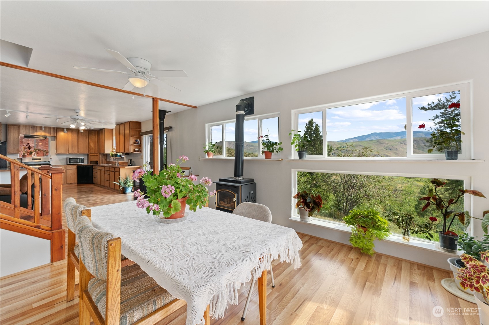 86 Foothill Way
