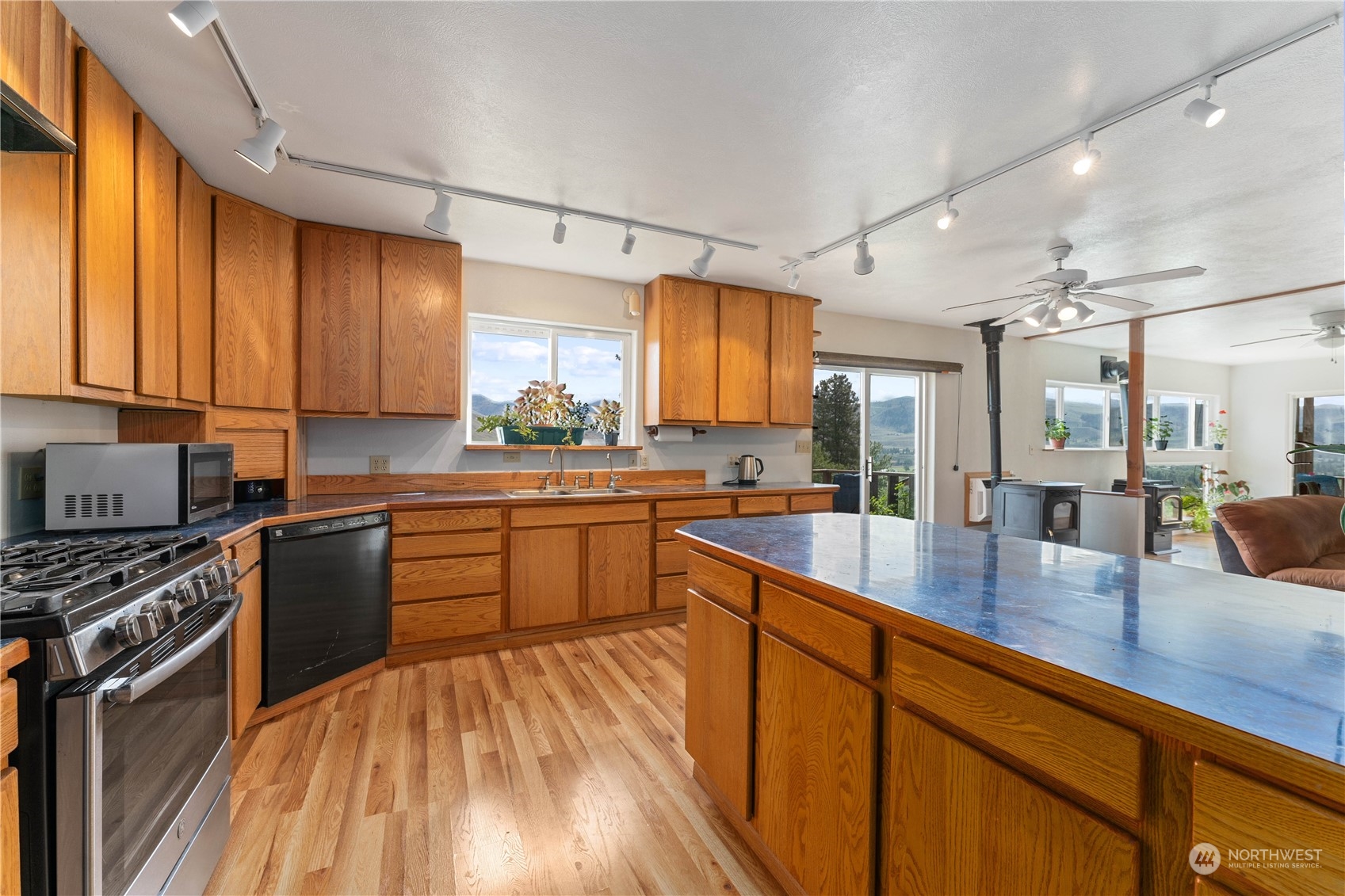 86 Foothill Way