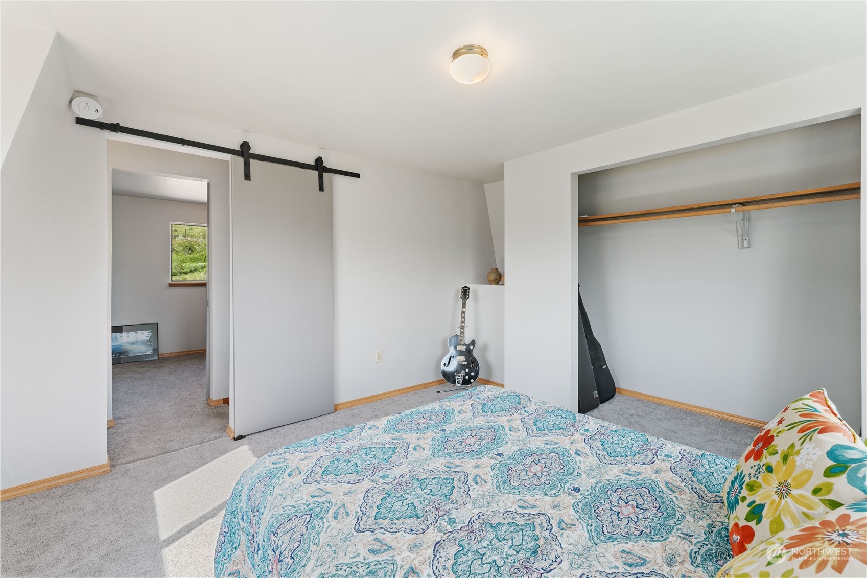 86 Foothill Way